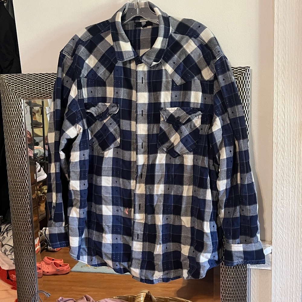 Lot bundle Frye and American Eagle Outfitters Plaid Button-Down Shirt.